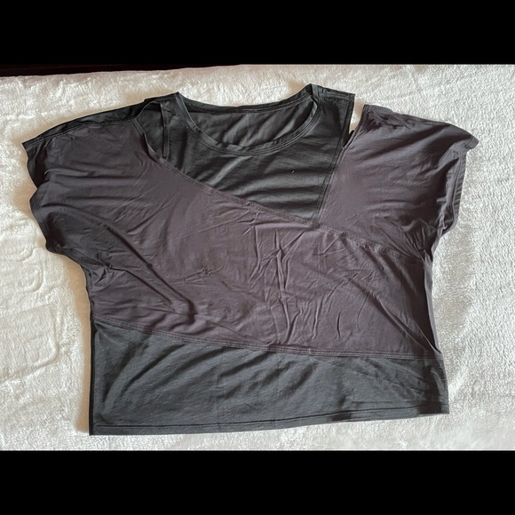 Lululemon cropped tee - Picture 2 of 2